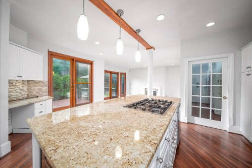 992 3Rd Street, West Vancouver, BC 