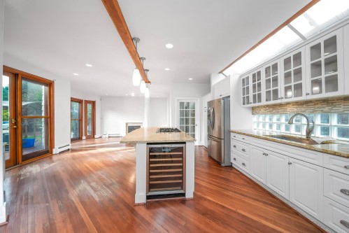 992 3Rd Street, West Vancouver, BC 