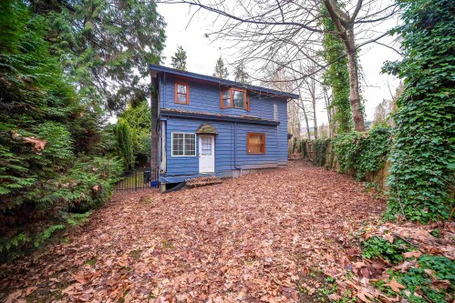 992 3Rd Street, West Vancouver, BC 