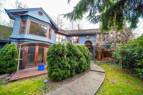 992 3Rd Street, West Vancouver, BC 