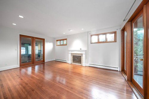 992 3Rd Street, West Vancouver, BC 