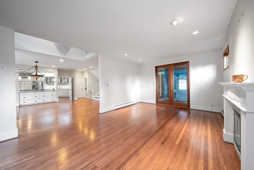 992 3Rd Street, West Vancouver, BC 