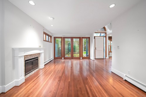 992 3Rd Street, West Vancouver, BC 