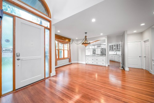 992 3Rd Street, West Vancouver, BC 