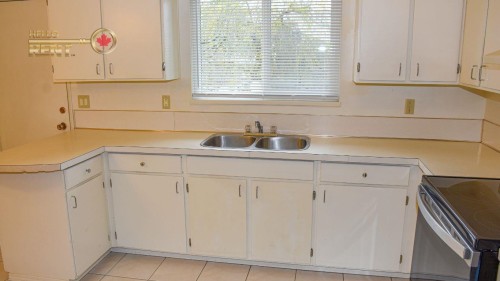 733 16Th Street E, North Vancouver, BC 