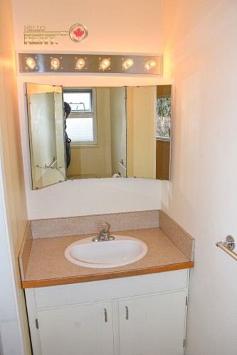 733 16Th Street E, North Vancouver, BC 