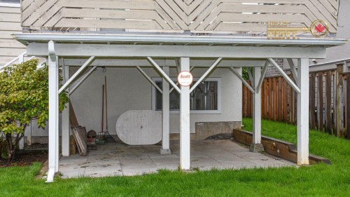 733 16Th Street E, North Vancouver, BC 