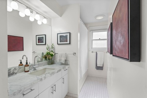 1365 7Th Avenue W, Vancouver, BC 