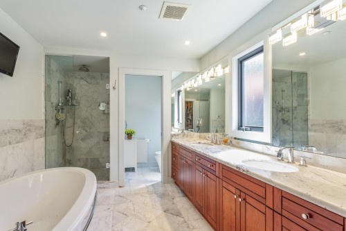 4468 1St Avenue W, Vancouver, BC 