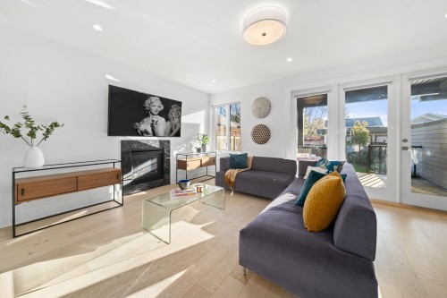 361 15Th Street E, North Vancouver, BC 