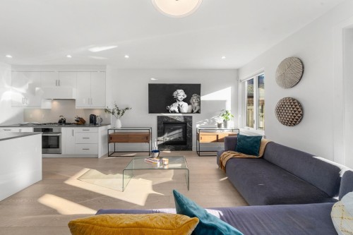 361 15Th Street E, North Vancouver, BC 