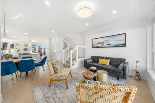 361 15Th Street E, North Vancouver, BC 