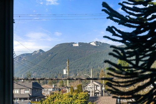 361 15Th Street E, North Vancouver, BC 