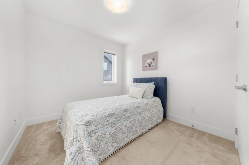 361 15Th Street E, North Vancouver, BC 