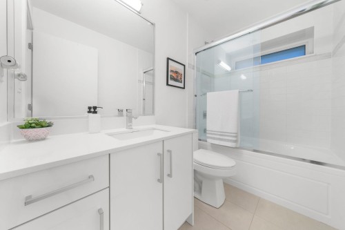 361 15Th Street E, North Vancouver, BC 