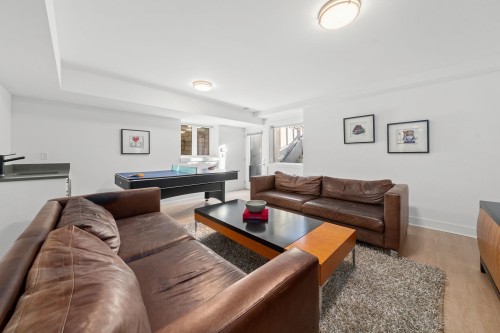 361 15Th Street E, North Vancouver, BC 