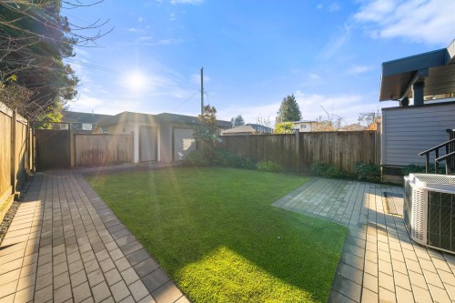 361 15Th Street E, North Vancouver, BC 