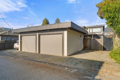 361 15Th Street E, North Vancouver, BC 