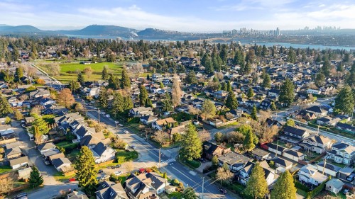 361 15Th Street E, North Vancouver, BC 