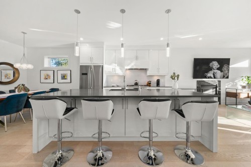 361 15Th Street E, North Vancouver, BC 