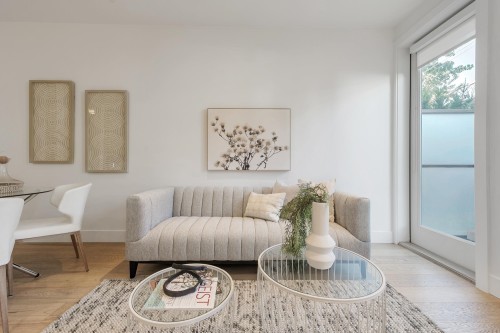 2431 Broadway W, Vancouver, BC 