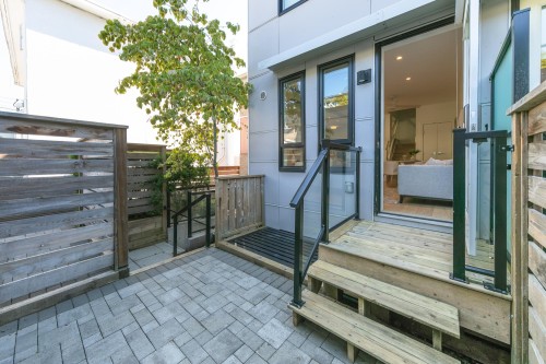 2431 Broadway W, Vancouver, BC 