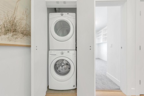 2431 Broadway W, Vancouver, BC 