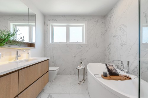 2431 Broadway W, Vancouver, BC 