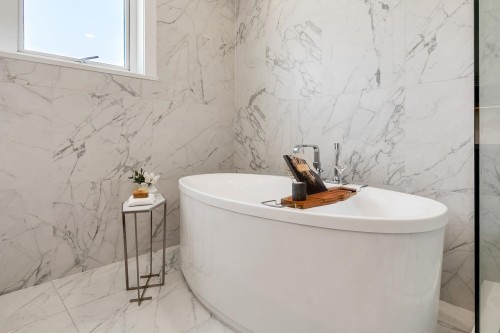 2431 Broadway W, Vancouver, BC 