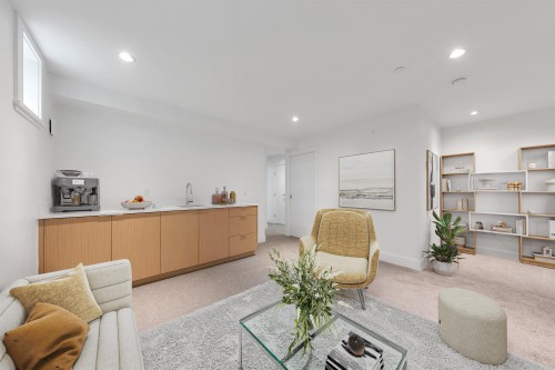 2431 Broadway W, Vancouver, BC 