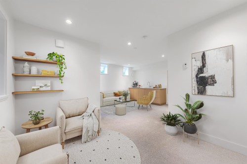 2431 Broadway W, Vancouver, BC 