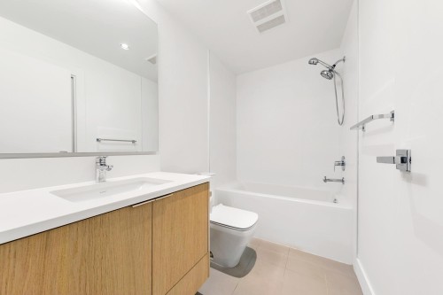 2431 Broadway W, Vancouver, BC 