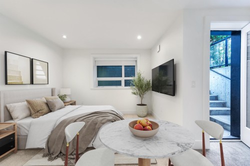 2431 Broadway W, Vancouver, BC 