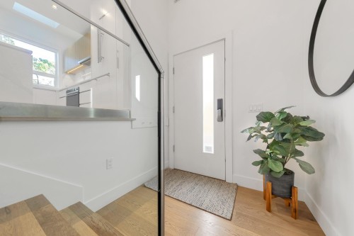 2431 Broadway W, Vancouver, BC 