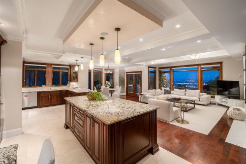 2673 Finch Hill, West Vancouver, BC 