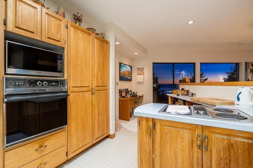 5970 Condor Place, West Vancouver, BC 