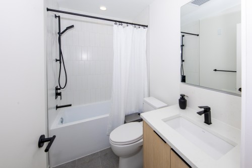 358-422 3Rd Street E, North Vancouver, BC 