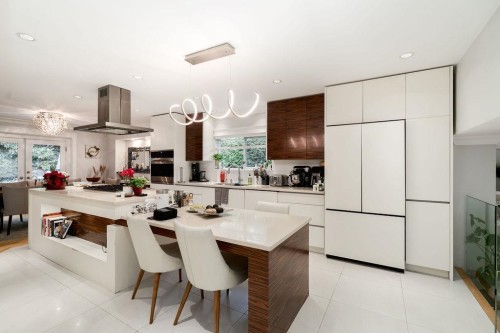 4820 Headland Drive, West Vancouver, BC 