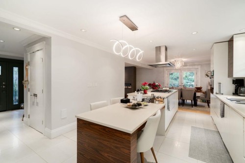 4820 Headland Drive, West Vancouver, BC 