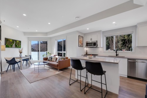 207-37808 Third Avenue  Squamish, BC V8B 1B9