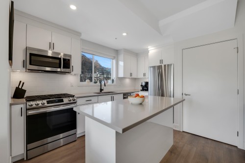 207-37808 Third Avenue, Squamish, BC 