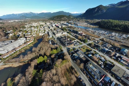 207-37808 Third Avenue, Squamish, BC 