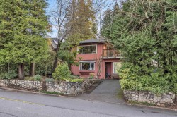 3710 Hoskins Road  North Vancouver, BC V7K 2N8