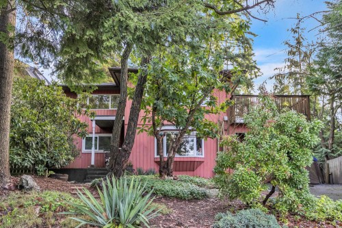 3710 Hoskins Road, North Vancouver, BC 