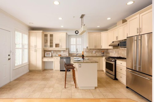 2818 19Th Avenue W, Vancouver, BC 