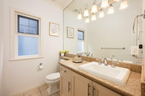 2818 19Th Avenue W, Vancouver, BC 