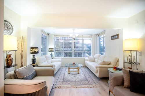 206-855 16th Street W North Vancouver, BC V7P 1R2