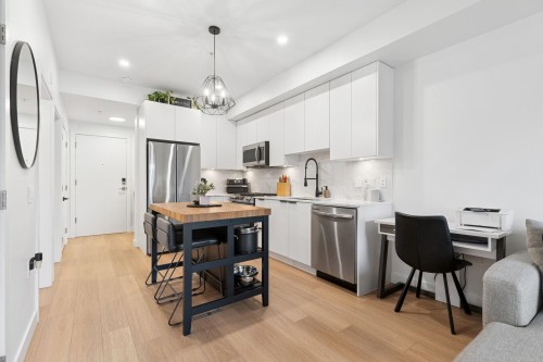 204-2331 Kelly Avenue  Port Coquitlam, BC V3C 1Y3