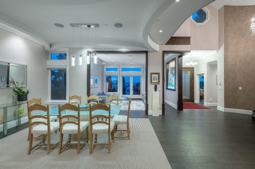 2567 Lawson Avenue, West Vancouver, BC 