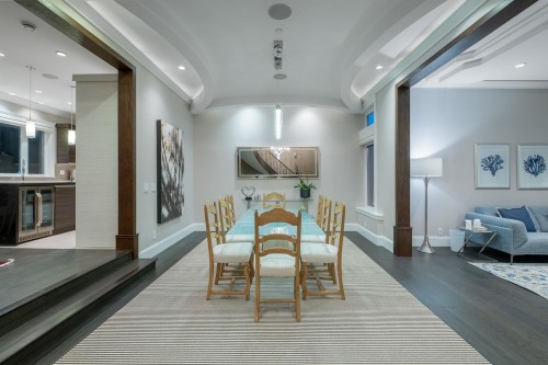 2567 Lawson Avenue, West Vancouver, BC 